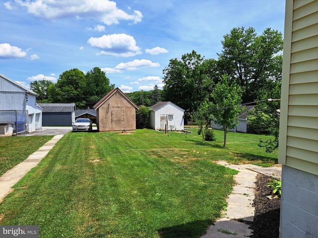 213 N MAIN ST, Jacobus, PA 17407