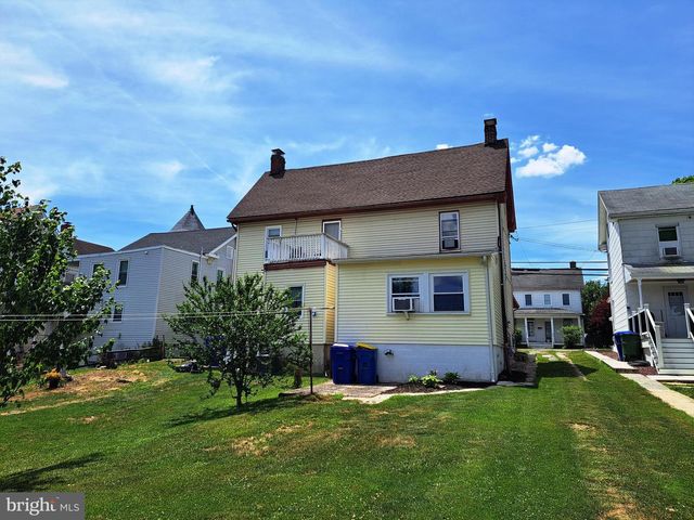 213 N MAIN ST, Jacobus, PA 17407