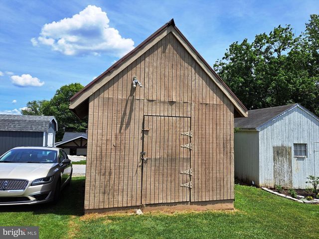 213 N MAIN ST, Jacobus, PA 17407