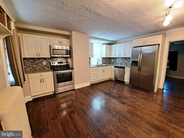 213 N MAIN ST, Jacobus, PA 17407