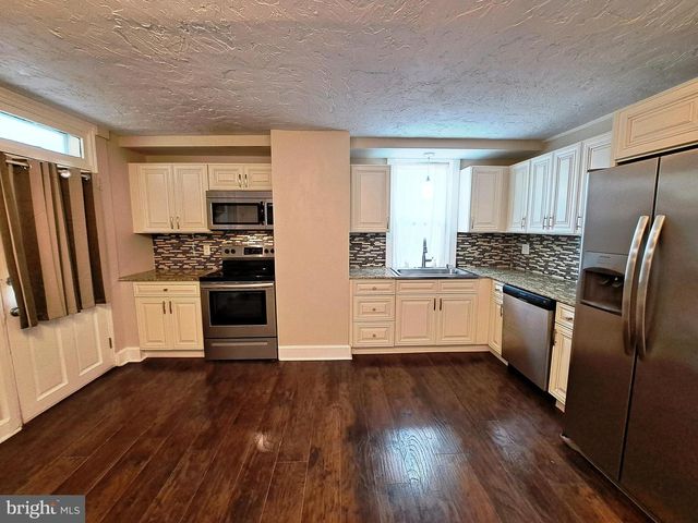213 N MAIN ST, Jacobus, PA 17407