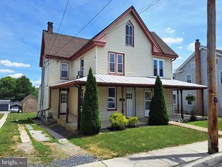 213 N MAIN ST, Jacobus, PA 17407