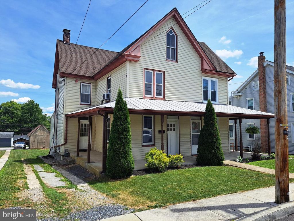 213 N MAIN ST, Jacobus, PA 17407