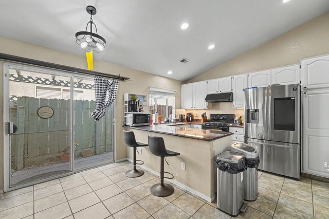 1750 E G St, Oakdale, CA 95361