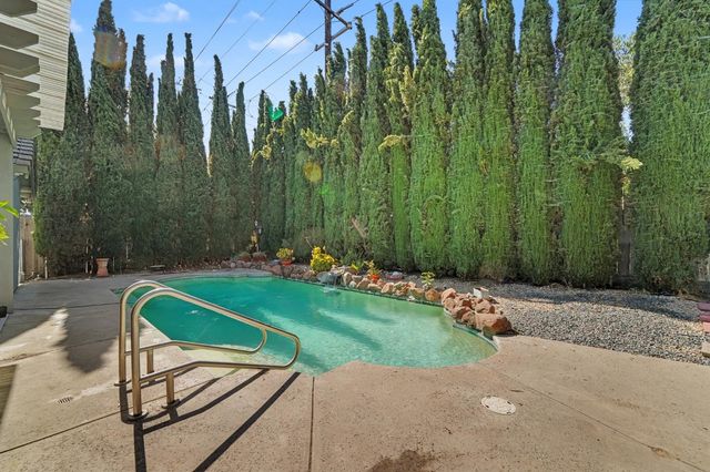 1750 E G St, Oakdale, CA 95361