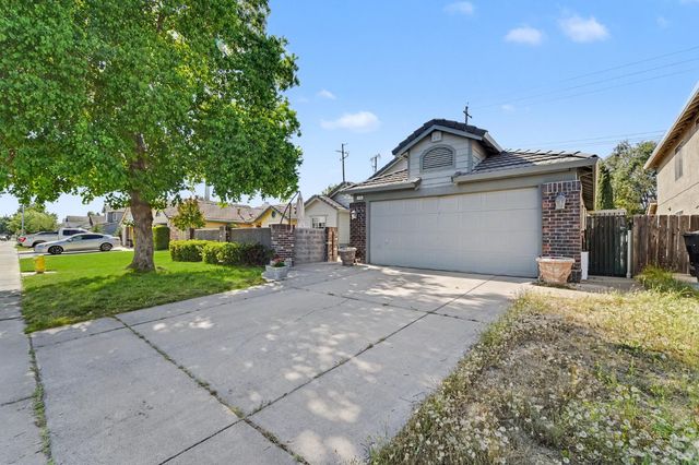 1750 E G St, Oakdale, CA 95361