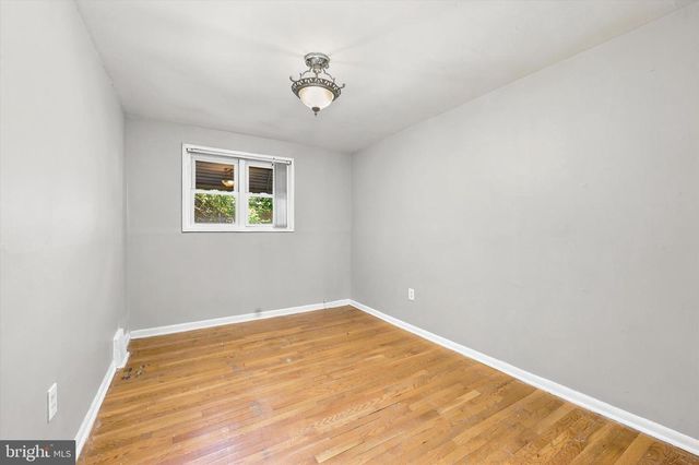 2424 ARNOLD ST, Camden, NJ 08104
