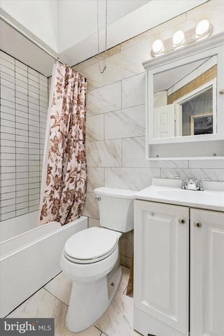 2424 ARNOLD ST, Camden, NJ 08104
