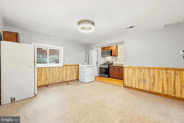 2424 ARNOLD ST, Camden, NJ 08104