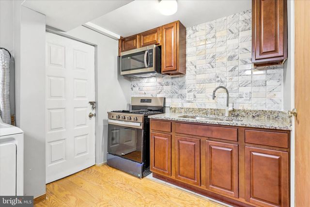 2424 ARNOLD ST, Camden, NJ 08104