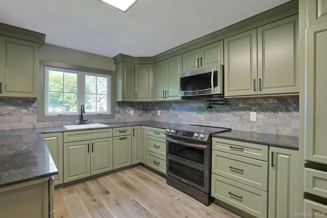 556 Babbling Brook Lane, Valley Cottage, NY 10989