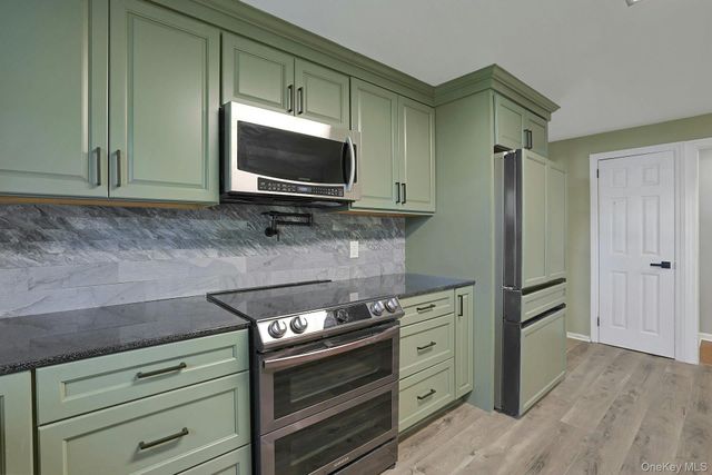 556 Babbling Brook Lane, Valley Cottage, NY 10989