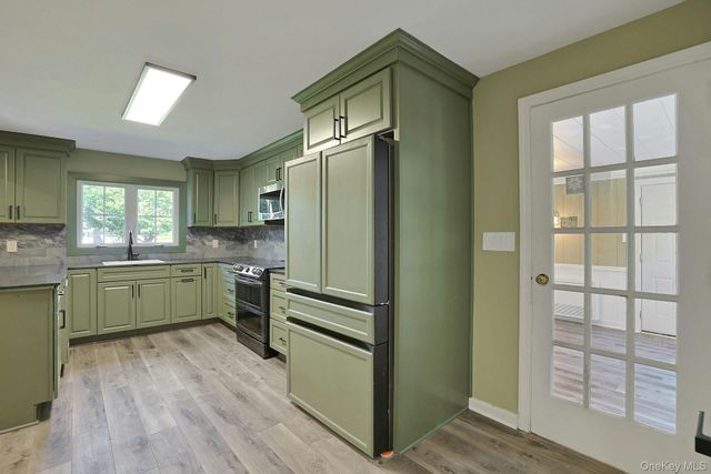556 Babbling Brook Lane, Valley Cottage, NY 10989