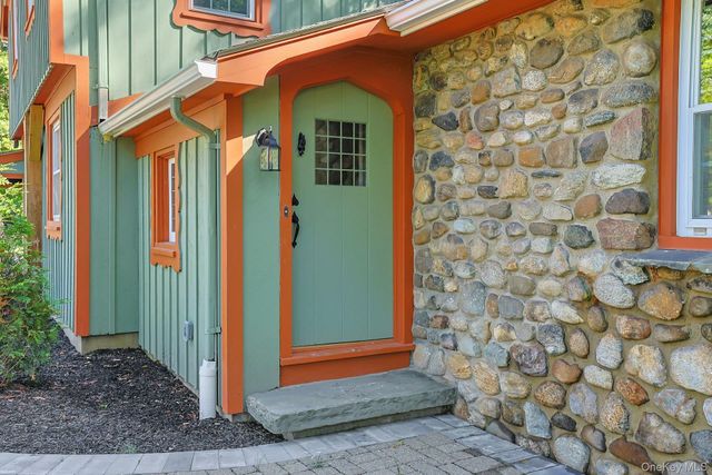 556 Babbling Brook Lane, Valley Cottage, NY 10989
