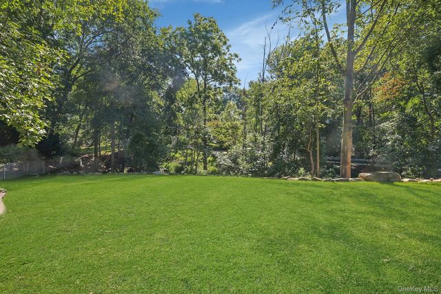 556 Babbling Brook Lane, Valley Cottage, NY 10989