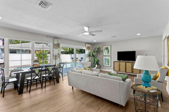 262 30TH STREET N, St Petersburg, FL 33713
