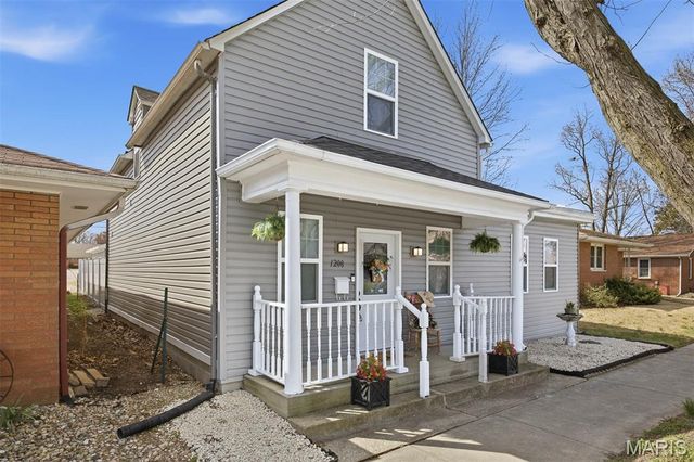 1208 Main Street, Highland, IL 62249