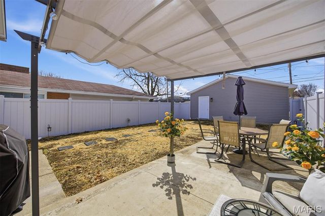 1208 Main Street, Highland, IL 62249