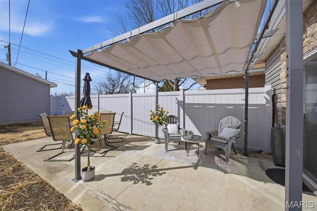 1208 Main Street, Highland, IL 62249