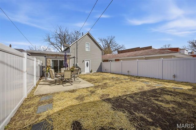 1208 Main Street, Highland, IL 62249