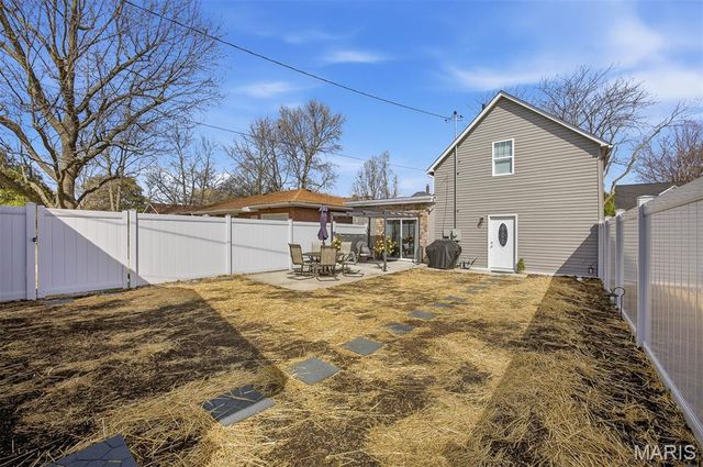 1208 Main Street, Highland, IL 62249