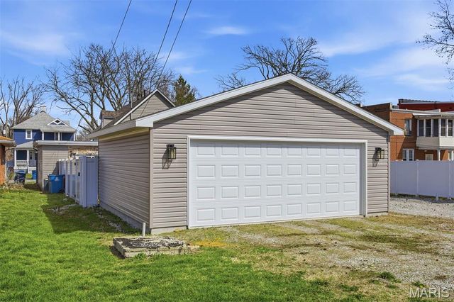 1208 Main Street, Highland, IL 62249