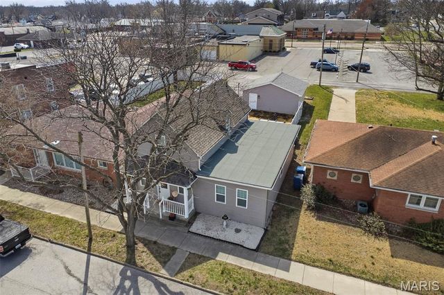 1208 Main Street, Highland, IL 62249