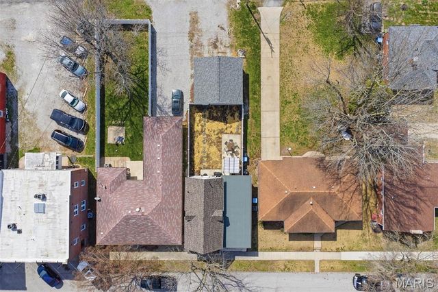 1208 Main Street, Highland, IL 62249