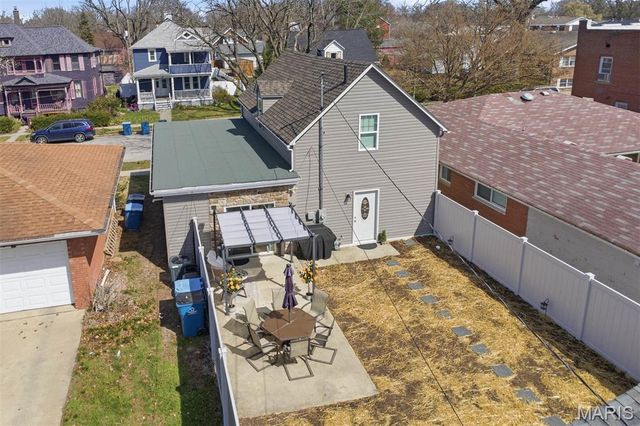 1208 Main Street, Highland, IL 62249