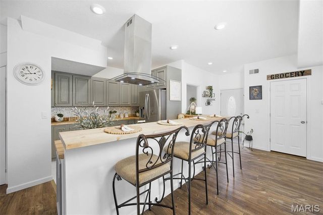 1208 Main Street, Highland, IL 62249