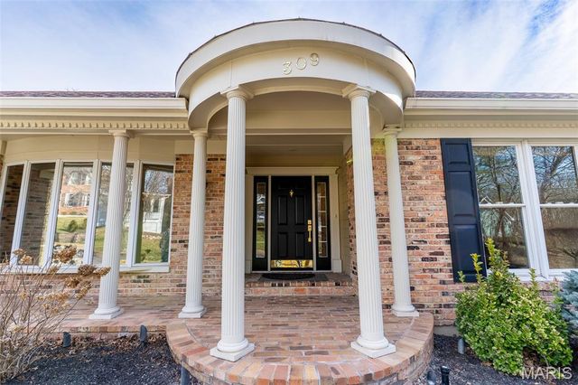 309 Greenbriar Estates Drive, Des Peres, MO 63122