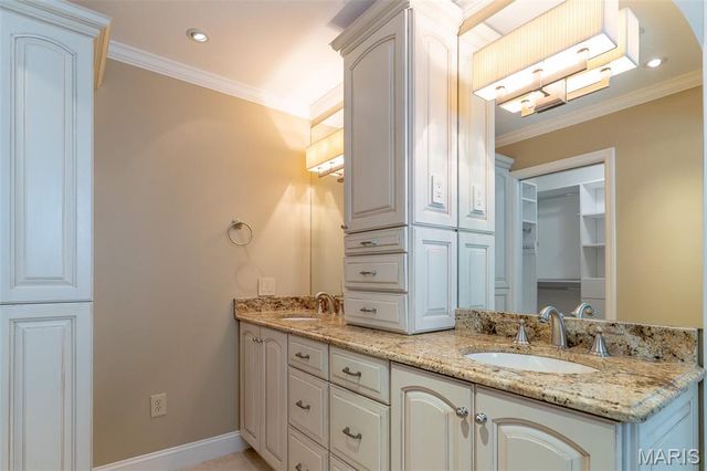 309 Greenbriar Estates Drive, Des Peres, MO 63122