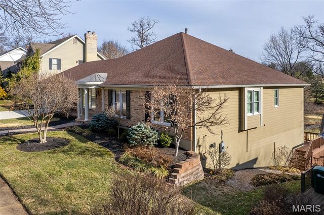 309 Greenbriar Estates Drive, Des Peres, MO 63122