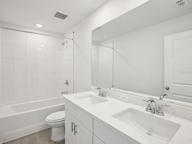 108 VINTAGE GLEN ROAD, Nokomis, FL 34275