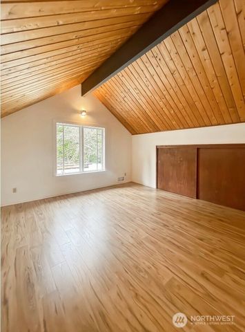 182 State Route 105, Raymond, WA 98577