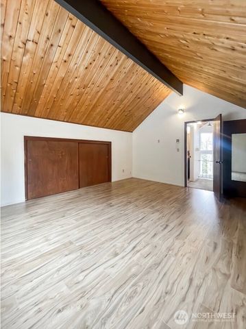 182 State Route 105, Raymond, WA 98577