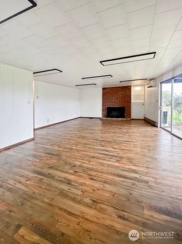 182 State Route 105, Raymond, WA 98577