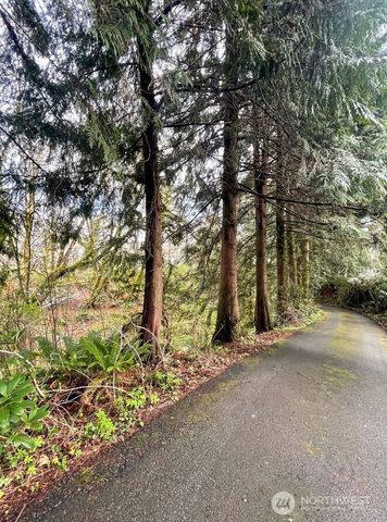 182 State Route 105, Raymond, WA 98577