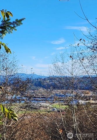 182 State Route 105, Raymond, WA 98577