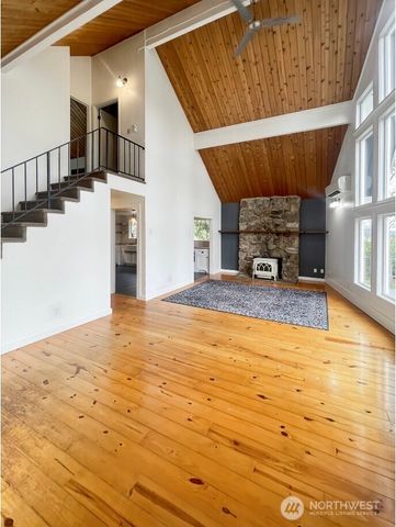 182 State Route 105, Raymond, WA 98577