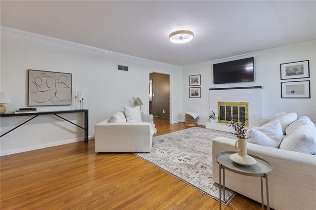 7414 W 55th Street, Overland Park, KS 66202
