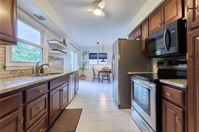 7414 W 55th Street, Overland Park, KS 66202