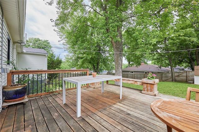 7414 W 55th Street, Overland Park, KS 66202