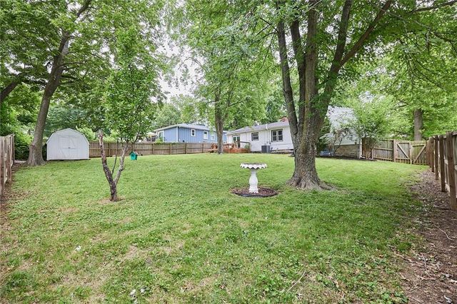 7414 W 55th Street, Overland Park, KS 66202