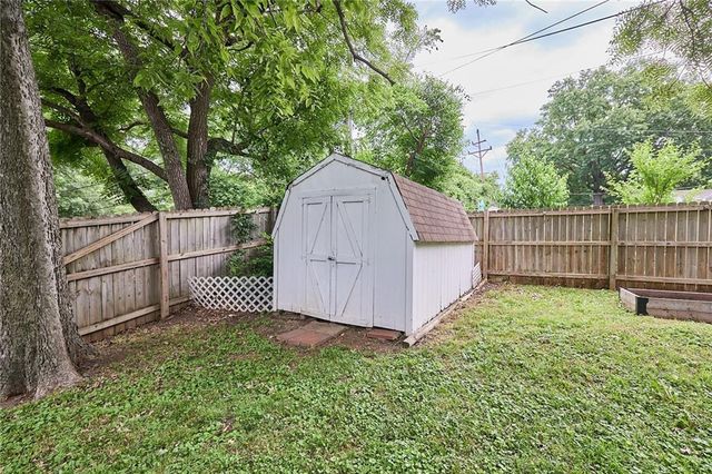 7414 W 55th Street, Overland Park, KS 66202