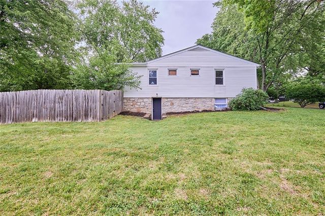 7414 W 55th Street, Overland Park, KS 66202