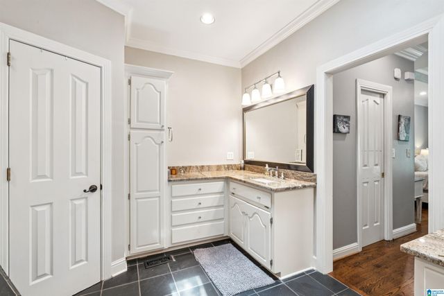 3813 CARISBROOKE CIRCLE, Hoover, AL 35226