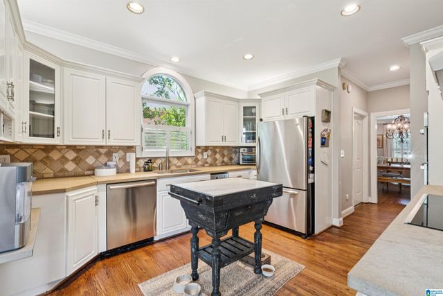 3813 CARISBROOKE CIRCLE, Hoover, AL 35226