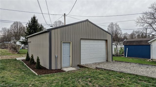 254 1st Street SE, Brewster, OH 44613