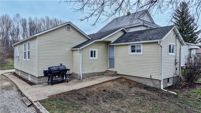 254 1st Street SE, Brewster, OH 44613